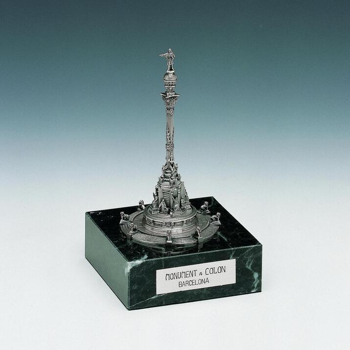 F11 - MONUMENT A COLON